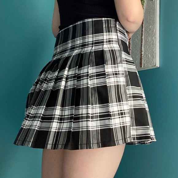 No Boundaries Black and White Plaid Mini Skirt with Buckles - Picture 3 of 6